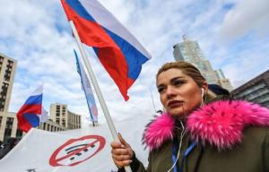 تظاهرات در مسکو علیه قانون «پرده آهنین اینترنت»،نمایشگر جیبی