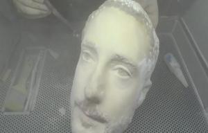 فریب فناوری تشخیص چهره آیفون با چاپگر سه بعدی،نمایشگر جیبی